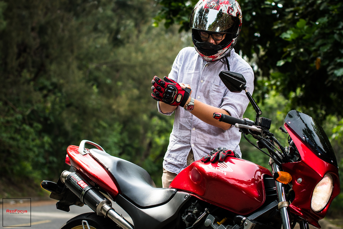 台南車主形象寫真｜
透過專業燈光與商業攝影師的眼光，強化影像質感，同時展現出車主對愛車的呵護與用車習慣。