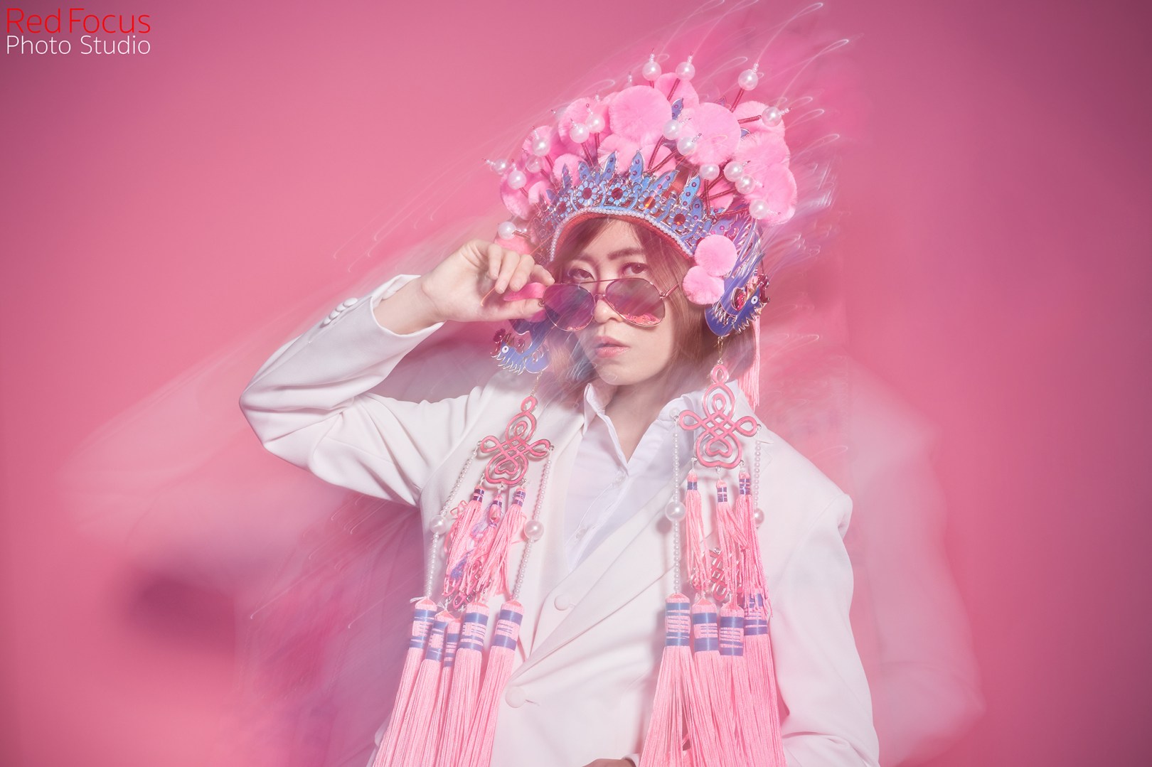 中西合璧 / 時尚 / 混合光源 / 棚拍 / 中式 / 西式 / 頭飾 / 西裝