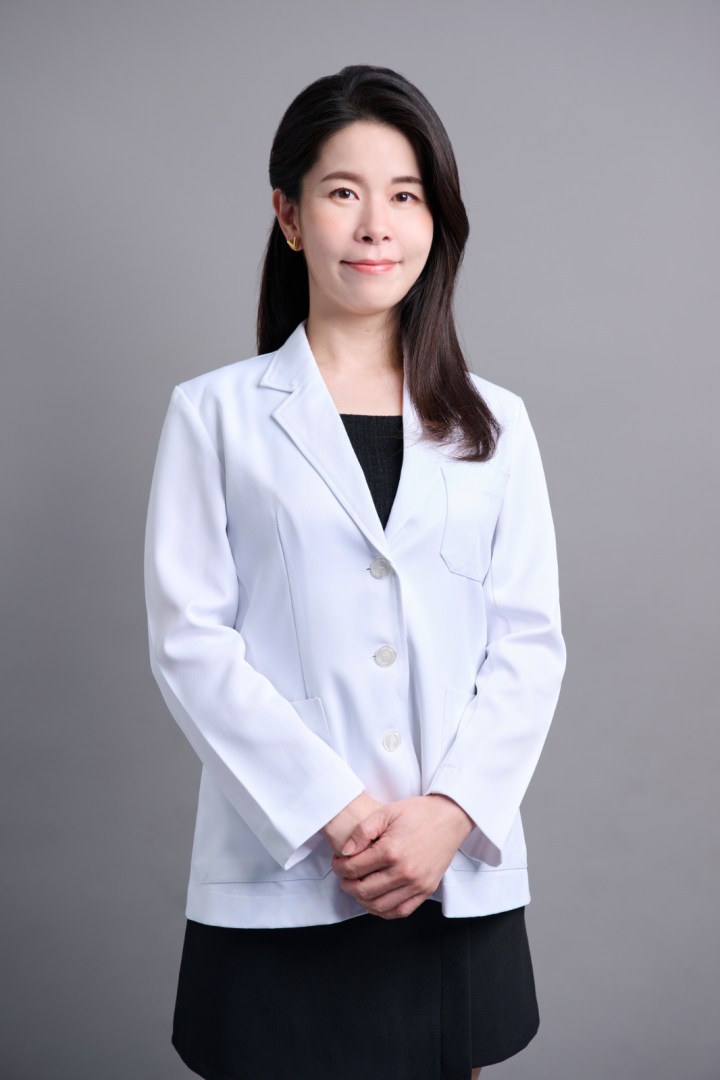 台南醫師斜側面形象照
形象照拍攝姿勢推薦